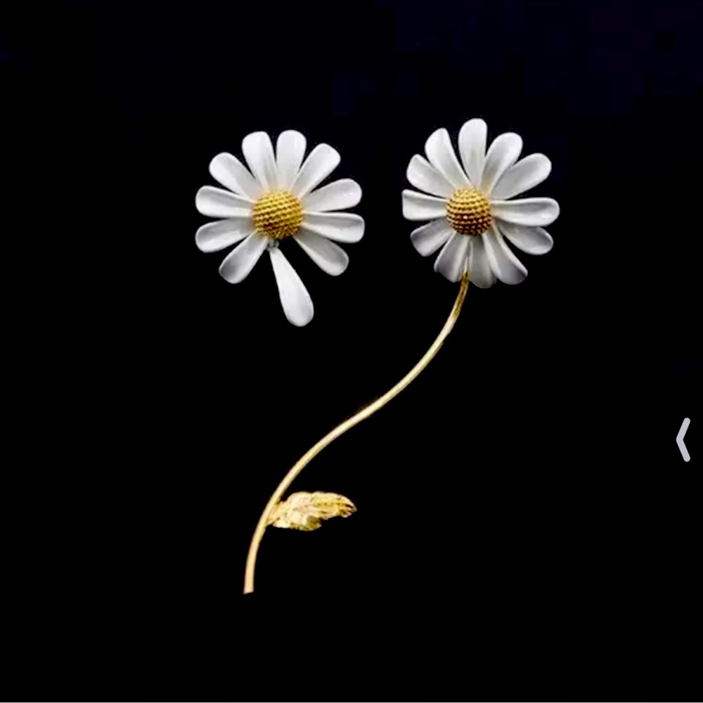 Daisy Bloom Mismatch Earrings